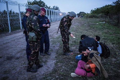 Las tácticas contra los refugiados incluyen agresiones y persecuciones con perros